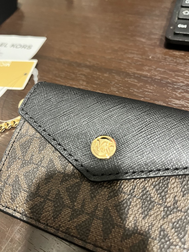 再也不用撈皮夾，Michael Kors 經典卡包開箱