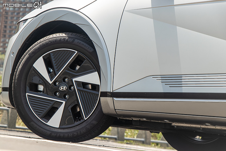 Hyundai Ioniq 5 小改款試駕|外型出眾無疑,內在、續航更進化!