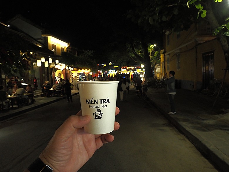 會安古鎮 (來遠橋、Faifo Coffee、華人會館群)、會安夜市、在地美食HOME Hoi An 餐廳、秋盆河乘船放水燈 — 2025年越南峴港、會安、美山、順化、巴拿山 — 聯合國世界文化遺產及遊樂園之六日悠遊 第一回