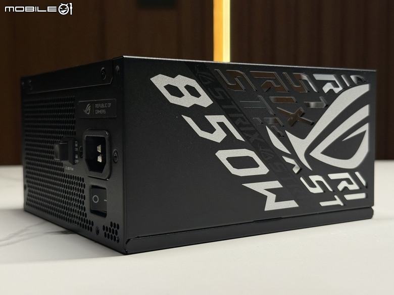 迭代更新！華碩ROG Strix系列ATX3.1電源供應器 ROG STRIX 850W 白金牌