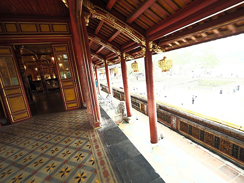 順化皇城(Kinh thành Huế)、啟定皇陵(Lăng Khải Định)、靈姥寺(天姥寺) (Chùa Thiên Mụ)、線香民俗文化村(Incense Village)、皇帝宮廷宴,附掛峴港 AU LAC BEACH海鮮餐廳 — 2025年越南峴港、會安、美山、順化、巴拿山太陽世界六日歷史文化及遊樂園之旅 第五回