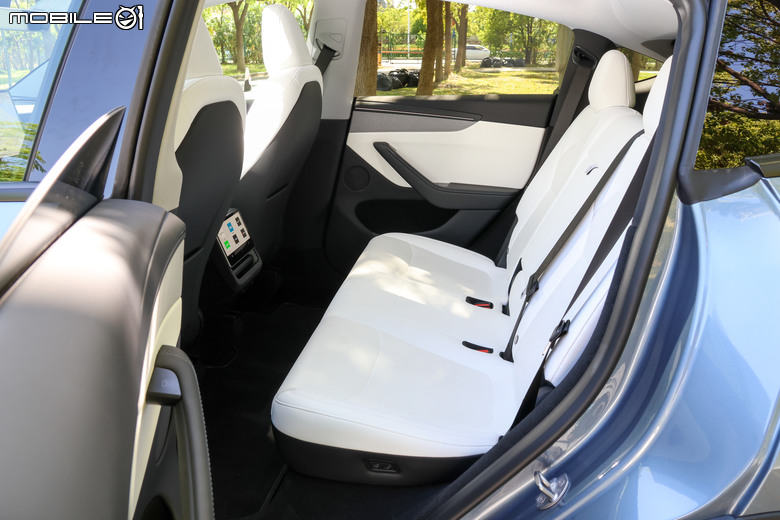 Tesla Model Y Long Range 首發版上海試駕|各項表現有感升級、準備預約電車銷售冠軍!