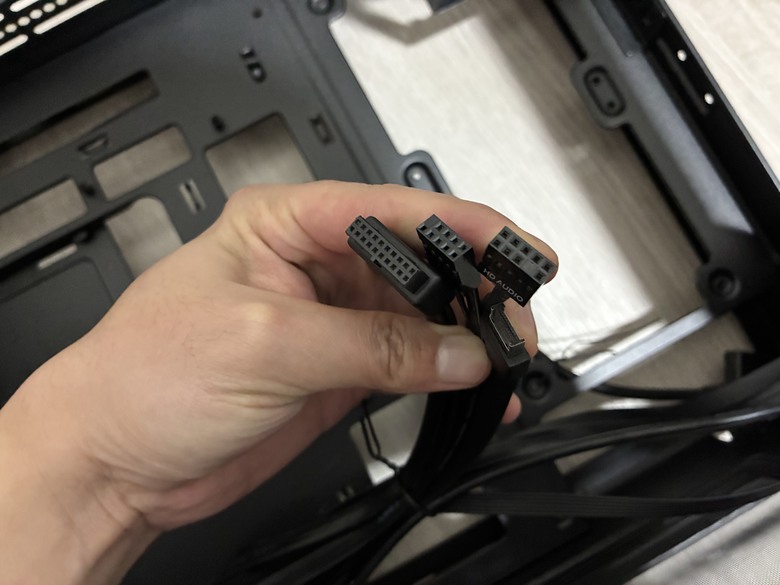 Montech Heritage PRO機殼開箱 創新精緻的皮革手提造型 打造新風格