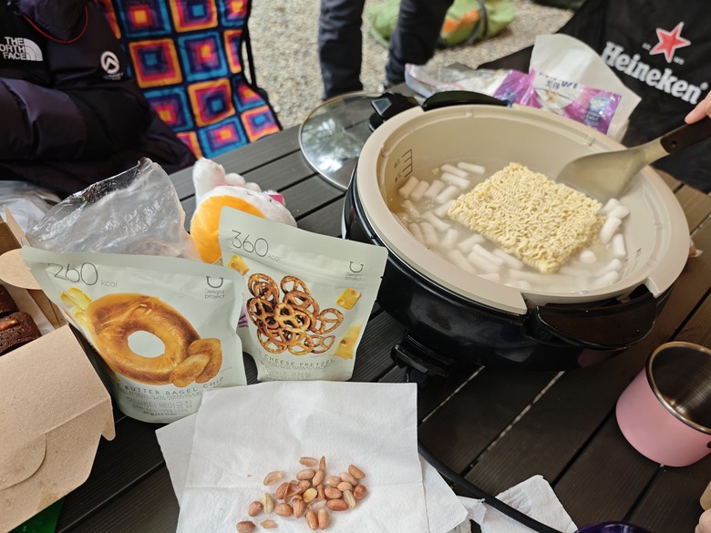 我們家的兩天一夜露營之旅 - 大溪威斯汀明園午餐 / 熊老大露營區 / 丸山咖啡 / 樂灣Warehouse / 紅鱻餐廳 / 河唇埔福德祠