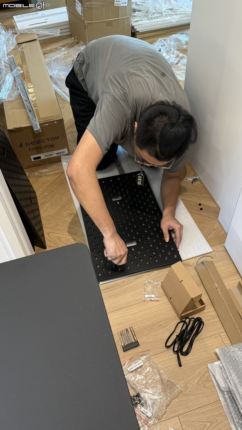 男人的裝潢浪漫｜工作/電競房 x Dezctop 升降桌配置分享