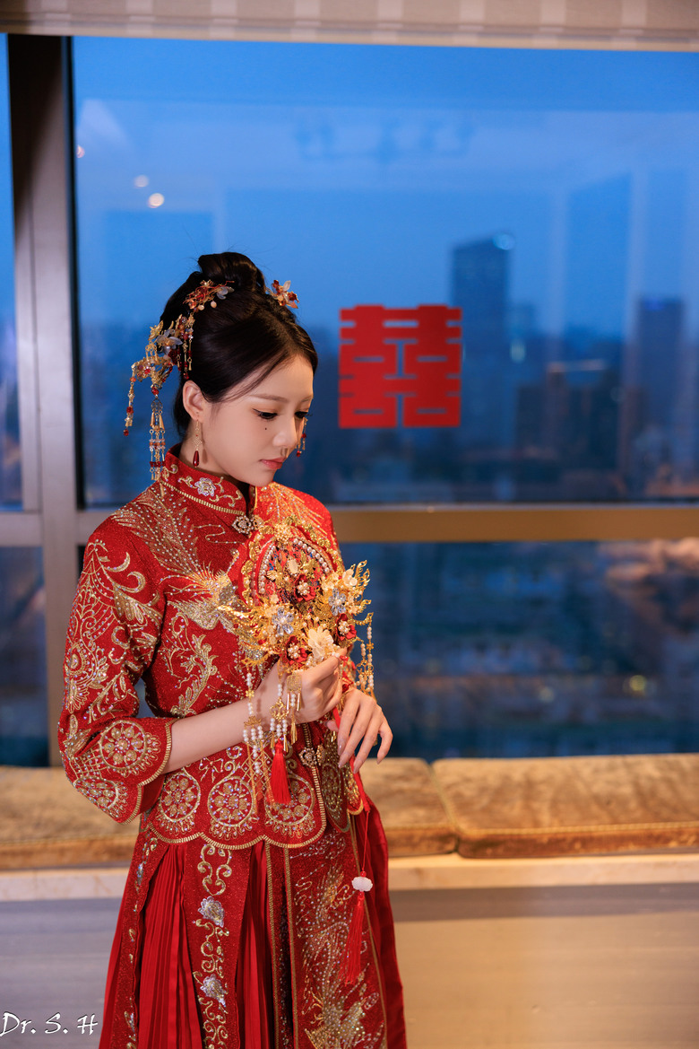 中式新娘服 (秀禾)