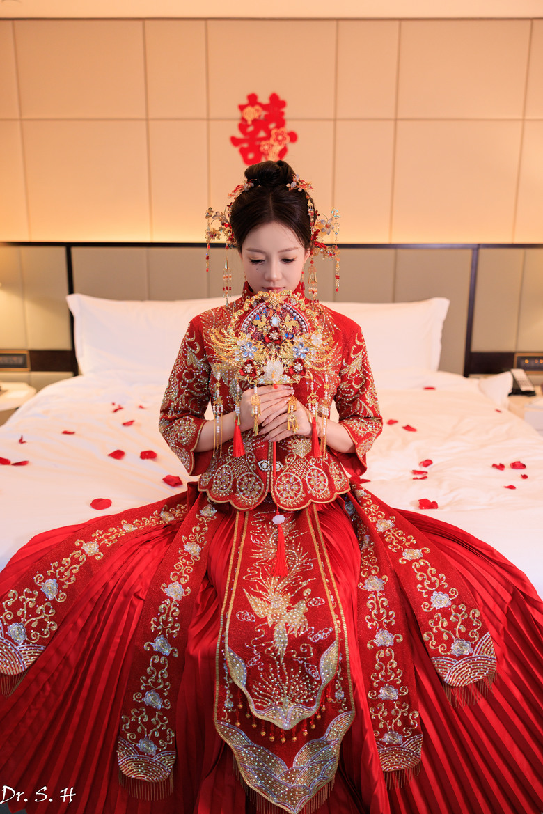 中式新娘服 (秀禾)