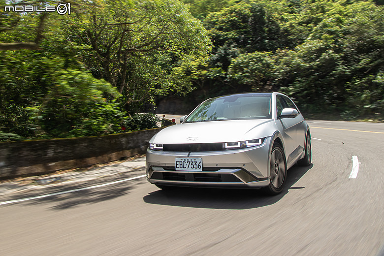 Hyundai Ioniq 5 小改款試駕|外型出眾無疑,內在、續航更進化!