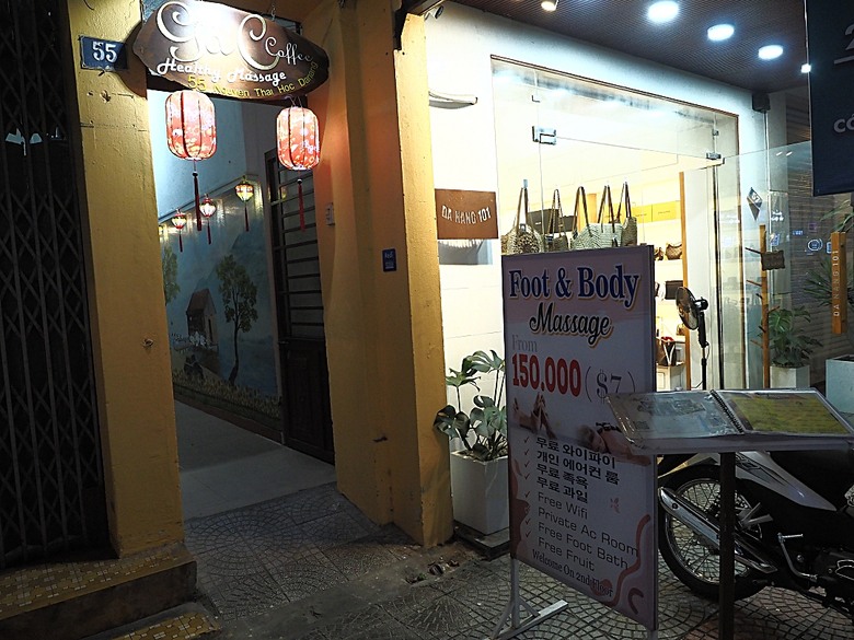 峴港市區 峴港大教堂、峴港博物館、漢市場、SOAN HA換匯、BANH MI越南法國麵包(午餐)、Banh Xeo Ba Tuyet (晚餐) 、SPA和按摩、My Xuan Cruise 遊輪夜遊峴港瀚江、龍橋噴火與山茶夜市、GO! Đà Nẵng量販店 — 2025年越南峴港、會安、美山、順化、巴拿山太陽世界六日歷史文化及遊樂園之旅 第七回