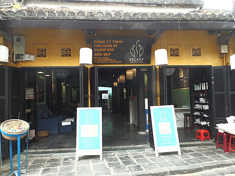 會安古鎮 (來遠橋、Faifo Coffee、華人會館群)、會安夜市、在地美食HOME Hoi An 餐廳、秋盆河乘船放水燈 — 2025年越南峴港、會安、美山、順化、巴拿山 — 聯合國世界文化遺產及遊樂園之六日悠遊 第一回