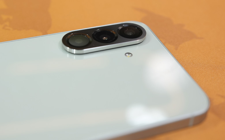 【美型＋AI】三星 Samsung Galaxy A56 - 擁有旗艦體驗的中高階智能手機！