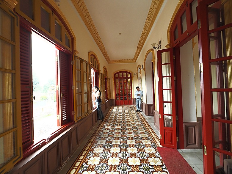 順化皇城(Kinh thành Huế)、啟定皇陵(Lăng Khải Định)、靈姥寺(天姥寺) (Chùa Thiên Mụ)、線香民俗文化村(Incense Village)、皇帝宮廷宴,附掛峴港 AU LAC BEACH海鮮餐廳 — 2025年越南峴港、會安、美山、順化、巴拿山太陽世界六日歷史文化及遊樂園之旅 第五回