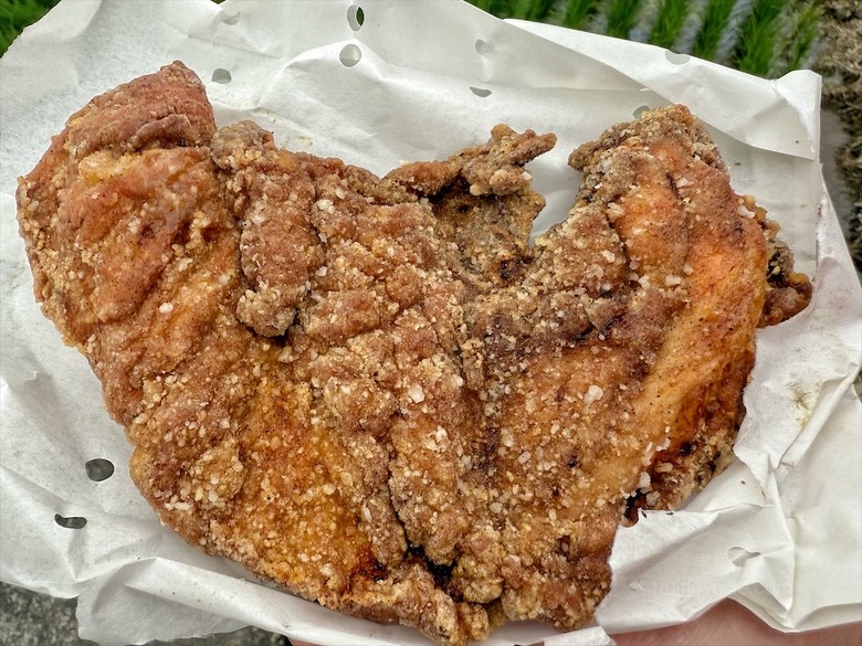 到北斗奠安宮拜拜不能錯過的鹹酥雞店,炸物酥脆爽口不油膩,肉質鮮嫩,飲料也很推薦