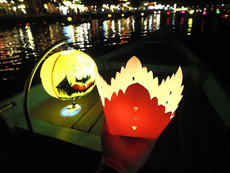 會安古鎮 (來遠橋、Faifo Coffee、華人會館群)、會安夜市、在地美食HOME Hoi An 餐廳、秋盆河乘船放水燈 — 2025年越南峴港、會安、美山、順化、巴拿山 — 聯合國世界文化遺產及遊樂園之六日悠遊 第一回