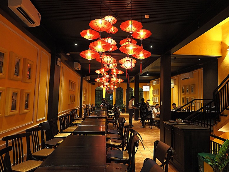 會安古鎮 (來遠橋、Faifo Coffee、華人會館群)、會安夜市、在地美食HOME Hoi An 餐廳、秋盆河乘船放水燈 — 2025年越南峴港、會安、美山、順化、巴拿山 — 聯合國世界文化遺產及遊樂園之六日悠遊 第一回