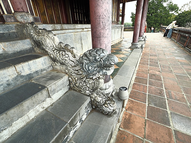 順化皇城(Kinh thành Huế)、啟定皇陵(Lăng Khải Định)、靈姥寺(天姥寺) (Chùa Thiên Mụ)、線香民俗文化村(Incense Village)、皇帝宮廷宴,附掛峴港 AU LAC BEACH海鮮餐廳 — 2025年越南峴港、會安、美山、順化、巴拿山太陽世界六日歷史文化及遊樂園之旅 第五回
