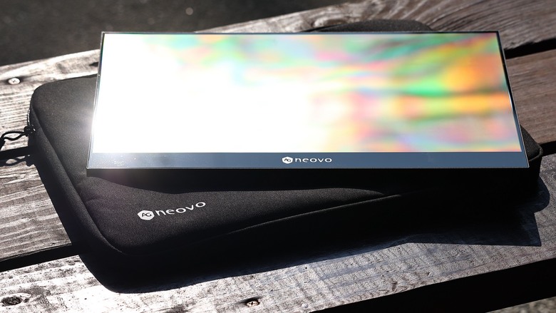 4K OLED 攜帶型螢幕 AG Neovo N1651，高解析度與廣色域兼具