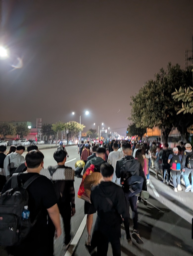 點我看大圖 2025 繞境大白 大甲媽繞境 一起追女神 熱血熬夜12小時