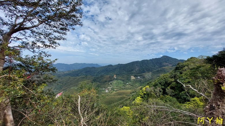 【郊山縱走】奮進向上行 謹慎下坡走 金牌縱走