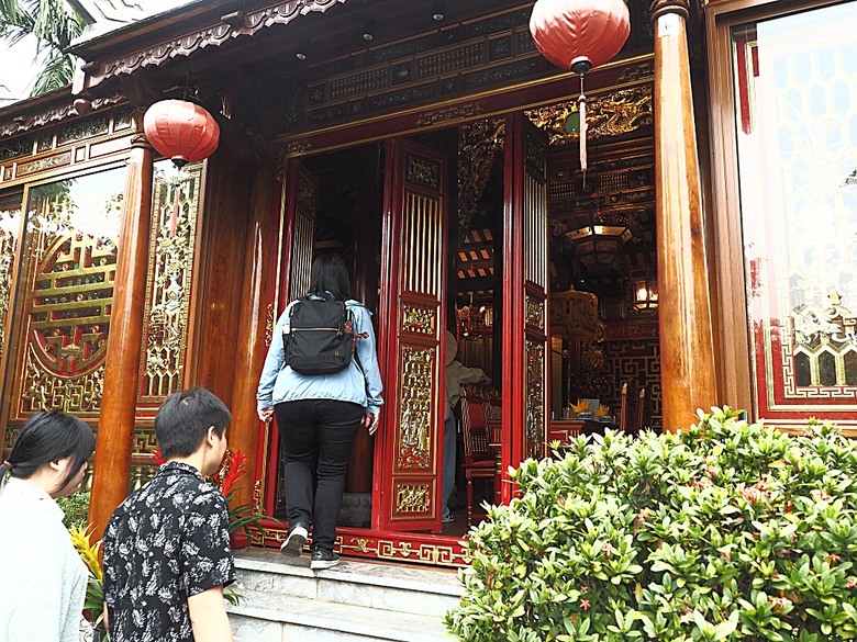 順化皇城(Kinh thành Huế)、啟定皇陵(Lăng Khải Định)、靈姥寺(天姥寺) (Chùa Thiên Mụ)、線香民俗文化村(Incense Village)、皇帝宮廷宴,附掛峴港 AU LAC BEACH海鮮餐廳 — 2025年越南峴港、會安、美山、順化、巴拿山太陽世界六日歷史文化及遊樂園之旅 第五回