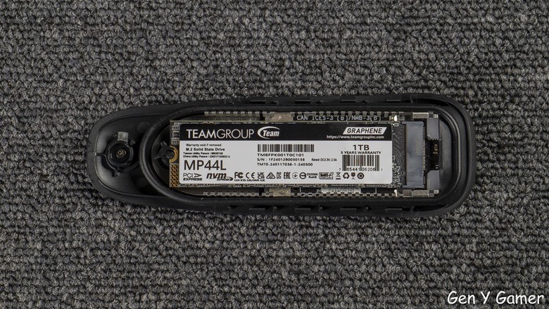 點我看大圖 桌搭滿分華碩鵝卵石!? Cobble SSD 外接盒