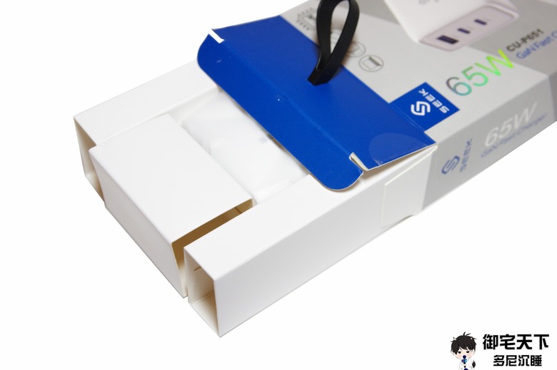 點我看大圖 開箱|【SEEK】CU-P651 65W GaN 電源供應器 - 配有 2 個 USB-C、1 個 USB-A 接口,輕巧好攜帶的快充頭!