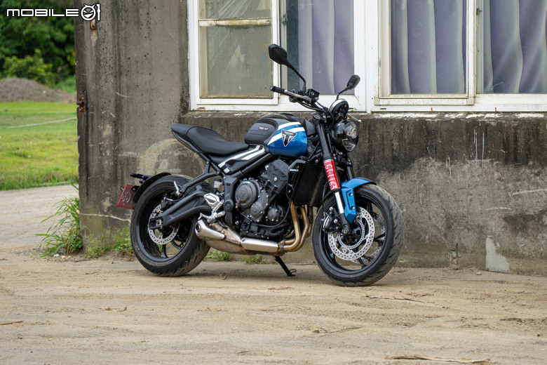 2025 年 Triumph Trident 660 試駕|三缸質與量的體現,迷人美麗的翹臀