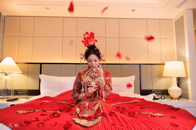 中式新娘服 (秀禾)