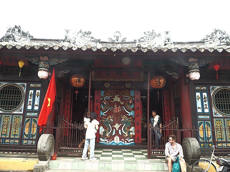 會安古鎮 (來遠橋、Faifo Coffee、華人會館群)、會安夜市、在地美食HOME Hoi An 餐廳、秋盆河乘船放水燈 — 2025年越南峴港、會安、美山、順化、巴拿山 — 聯合國世界文化遺產及遊樂園之六日悠遊 第一回