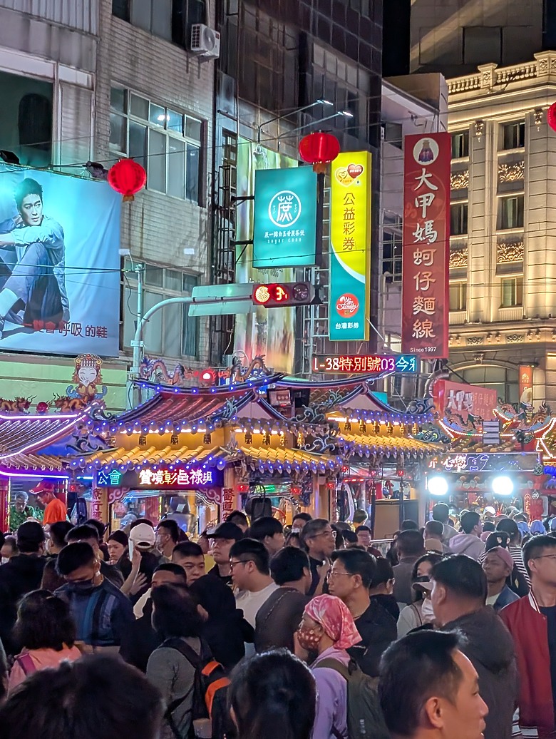 點我看大圖 2025 繞境大白 大甲媽繞境 一起追女神 熱血熬夜12小時