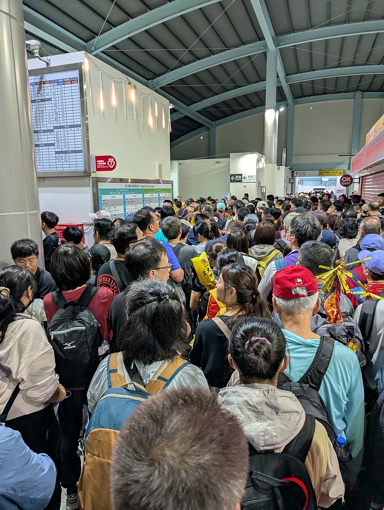 點我看大圖 2025 繞境大白 大甲媽繞境 一起追女神 熱血熬夜12小時