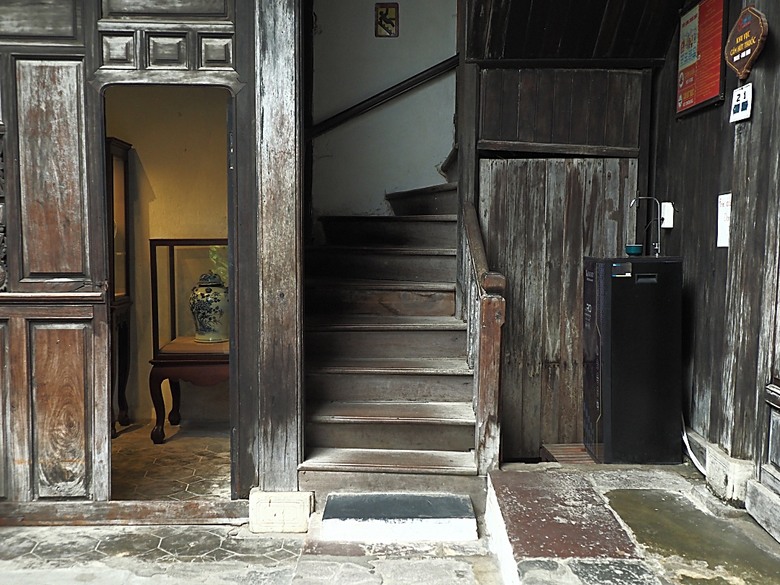 會安古鎮 (來遠橋、Faifo Coffee、華人會館群)、會安夜市、在地美食HOME Hoi An 餐廳、秋盆河乘船放水燈 — 2025年越南峴港、會安、美山、順化、巴拿山 — 聯合國世界文化遺產及遊樂園之六日悠遊 第一回