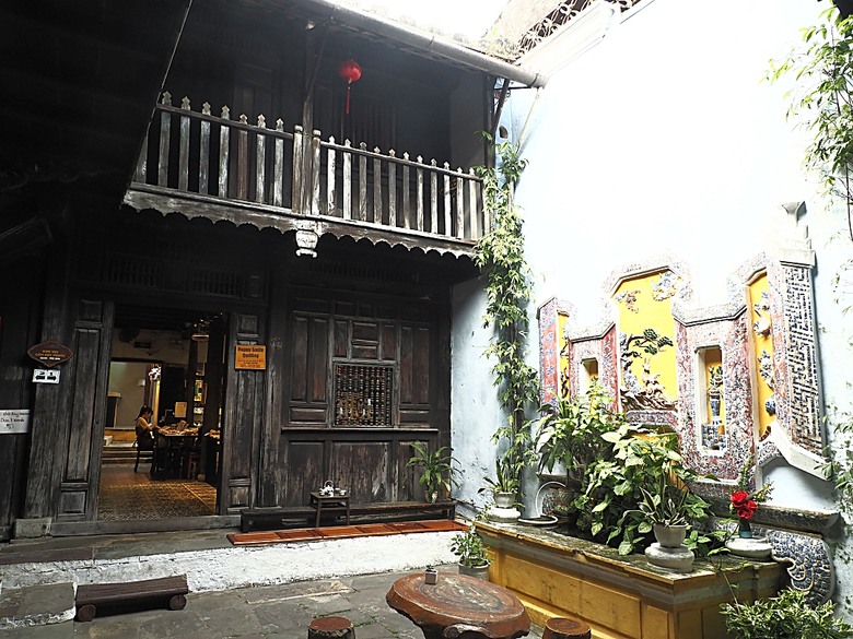 會安古鎮 (來遠橋、Faifo Coffee、華人會館群)、會安夜市、在地美食HOME Hoi An 餐廳、秋盆河乘船放水燈 — 2025年越南峴港、會安、美山、順化、巴拿山 — 聯合國世界文化遺產及遊樂園之六日悠遊 第一回