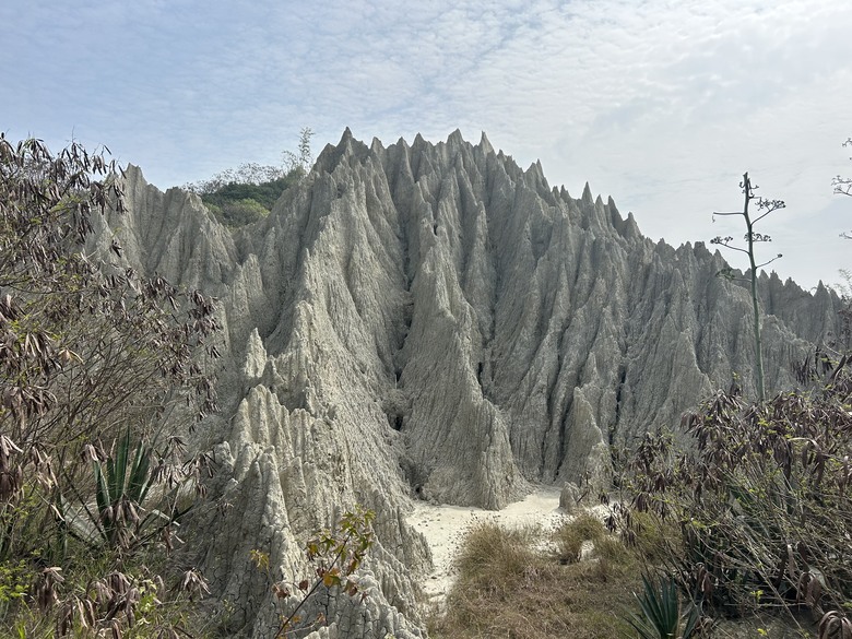 軍事堡壘與惡地交織的漯(ㄊㄚˋ)底山自然公園