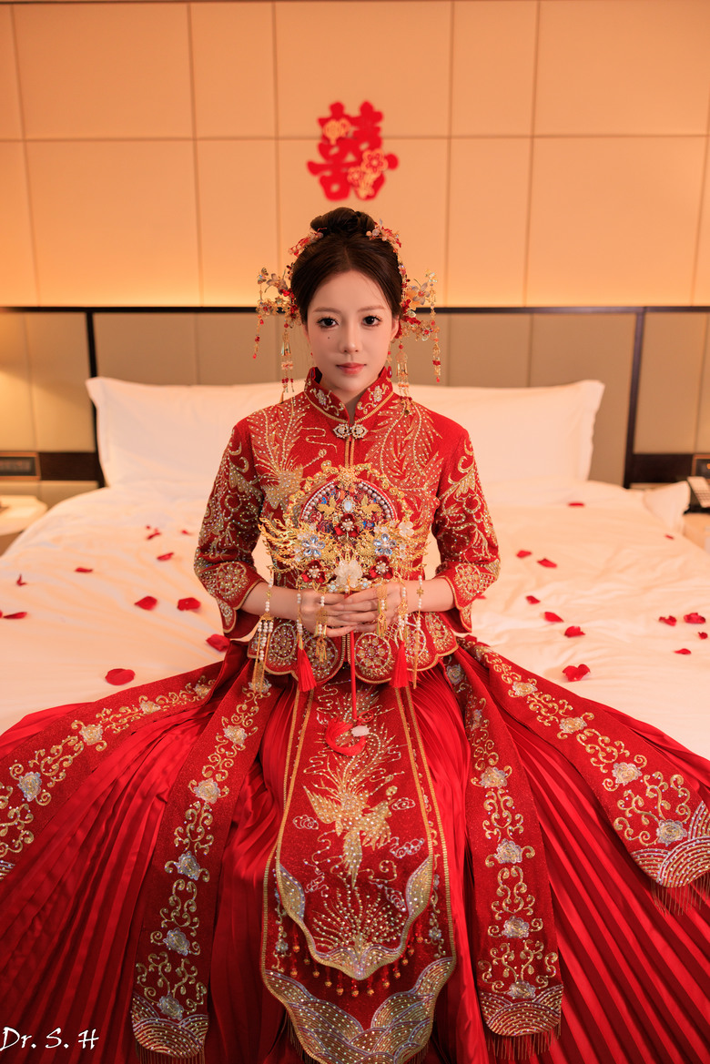 中式新娘服 (秀禾)