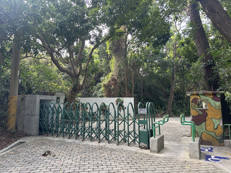 軍事堡壘與惡地交織的漯(ㄊㄚˋ)底山自然公園