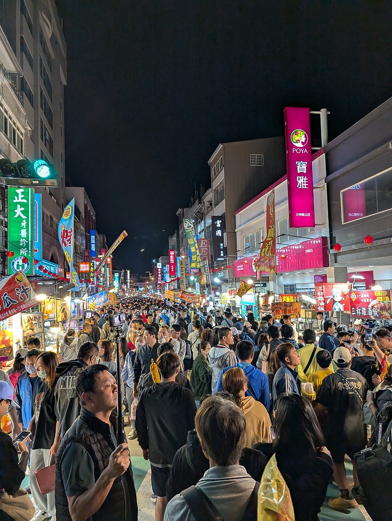 點我看大圖 2025 繞境大白 大甲媽繞境 一起追女神 熱血熬夜12小時