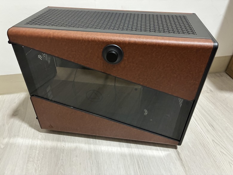Montech Heritage PRO機殼開箱 創新精緻的皮革手提造型 打造新風格