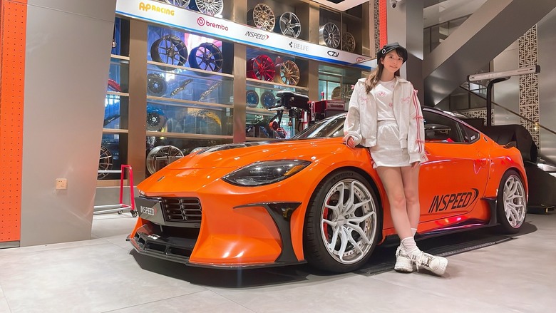 [圖]前AV女優上原亞衣鎖定蓮花Lotus？男人的幻想不只在線上，現在她要在彎道超你車！