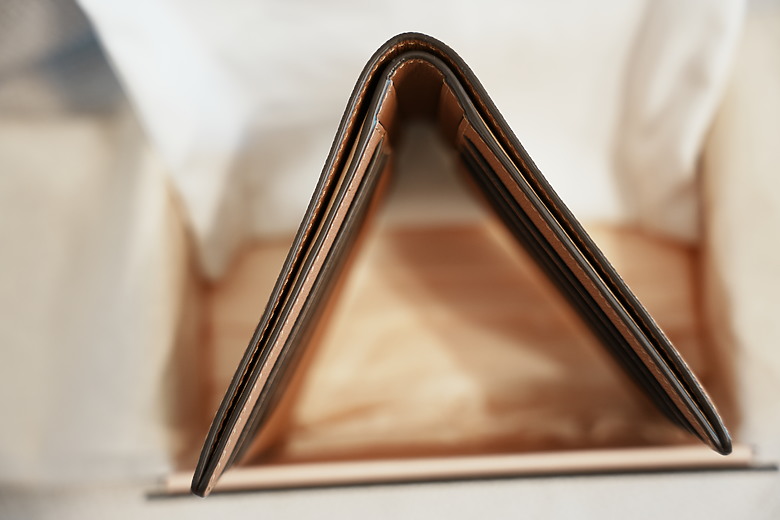 開箱世界上最古老的奢華皮具品牌-比利時皇室御用『Delvaux』 Livre Wallet
