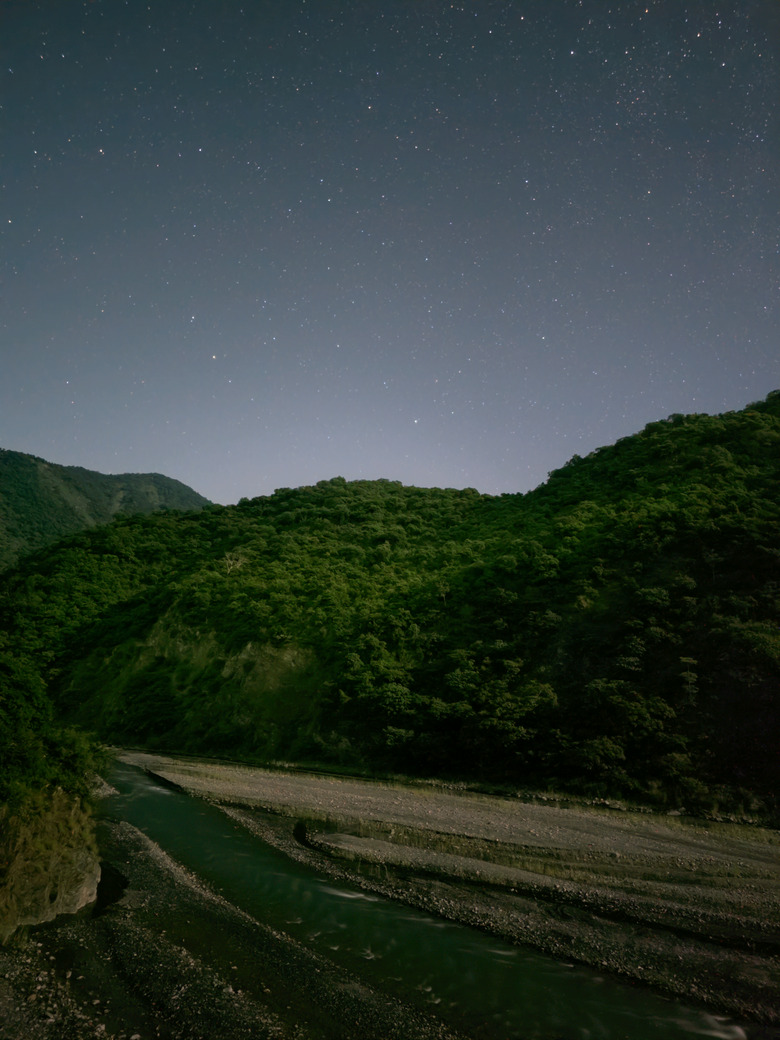 「紅塵峽谷幽幽,清溪魚蝦悠悠。濁口潺潺,燕語蟬鳴⋯」|台灣秘境野營溯溪