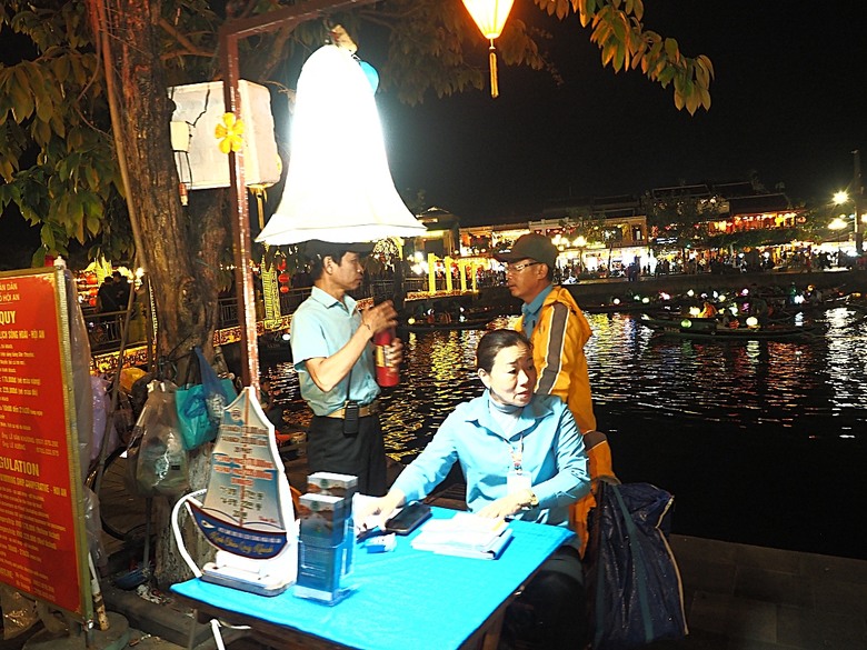 會安古鎮 (來遠橋、Faifo Coffee、華人會館群)、會安夜市、在地美食HOME Hoi An 餐廳、秋盆河乘船放水燈 — 2025年越南峴港、會安、美山、順化、巴拿山 — 聯合國世界文化遺產及遊樂園之六日悠遊 第一回