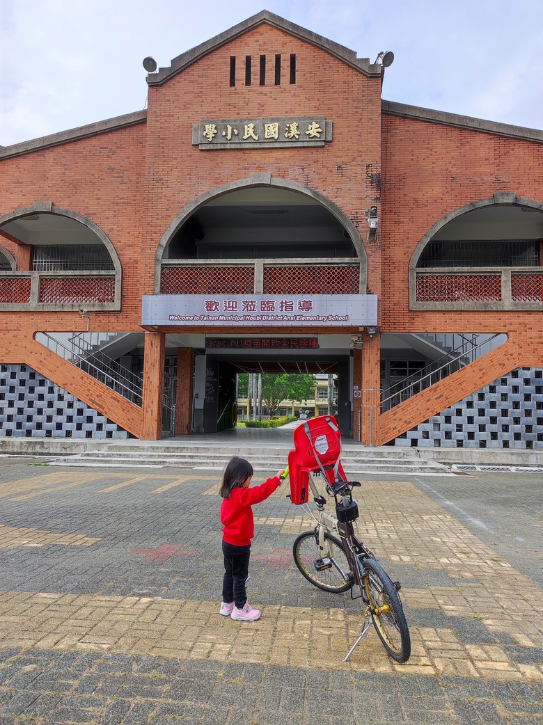 2025年，嘉南，小小孩的騎旅，日不落木棉花道^_^