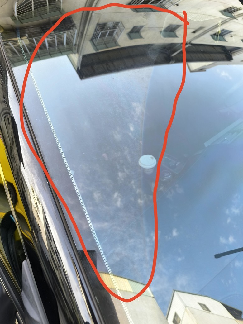 點我看大圖 關於汽車前擋玻璃 求救