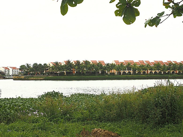 會安古鎮 (來遠橋、Faifo Coffee、華人會館群)、會安夜市、在地美食HOME Hoi An 餐廳、秋盆河乘船放水燈 — 2025年越南峴港、會安、美山、順化、巴拿山 — 聯合國世界文化遺產及遊樂園之六日悠遊 第一回