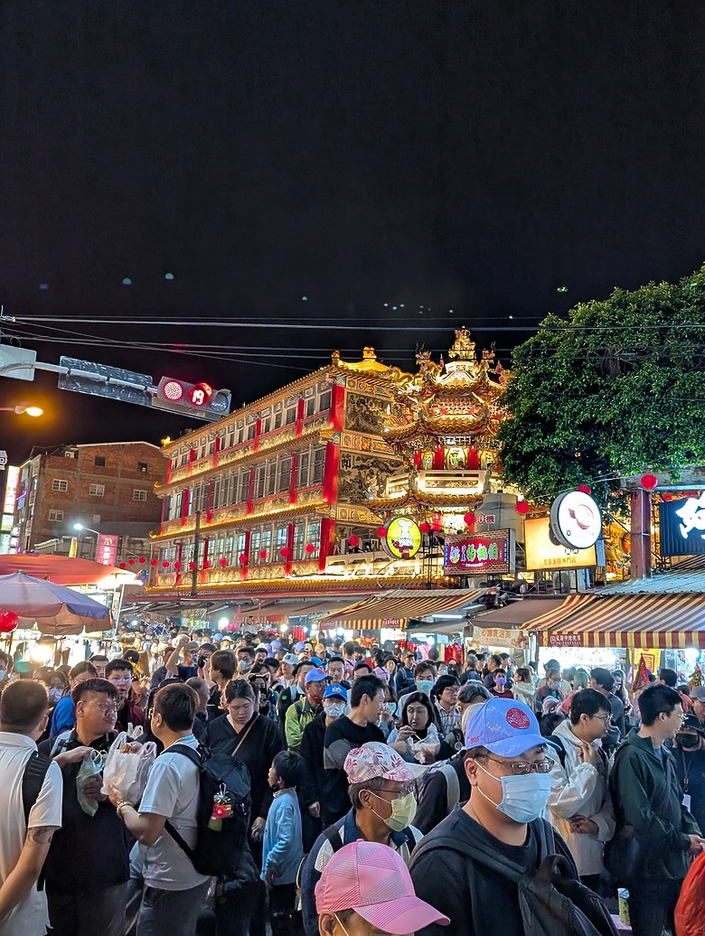點我看大圖 2025 繞境大白 大甲媽繞境 一起追女神 熱血熬夜12小時