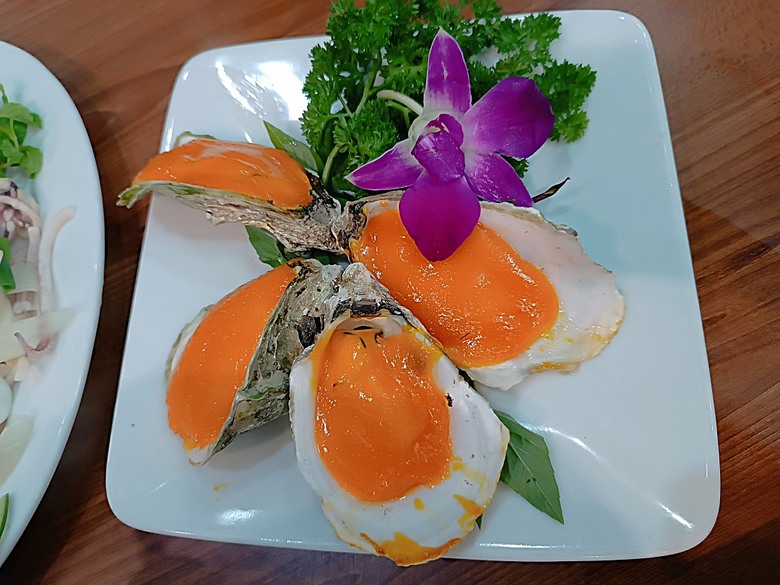 順化皇城(Kinh thành Huế)、啟定皇陵(Lăng Khải Định)、靈姥寺(天姥寺) (Chùa Thiên Mụ)、線香民俗文化村(Incense Village)、皇帝宮廷宴,附掛峴港 AU LAC BEACH海鮮餐廳 — 2025年越南峴港、會安、美山、順化、巴拿山太陽世界六日歷史文化及遊樂園之旅 第五回