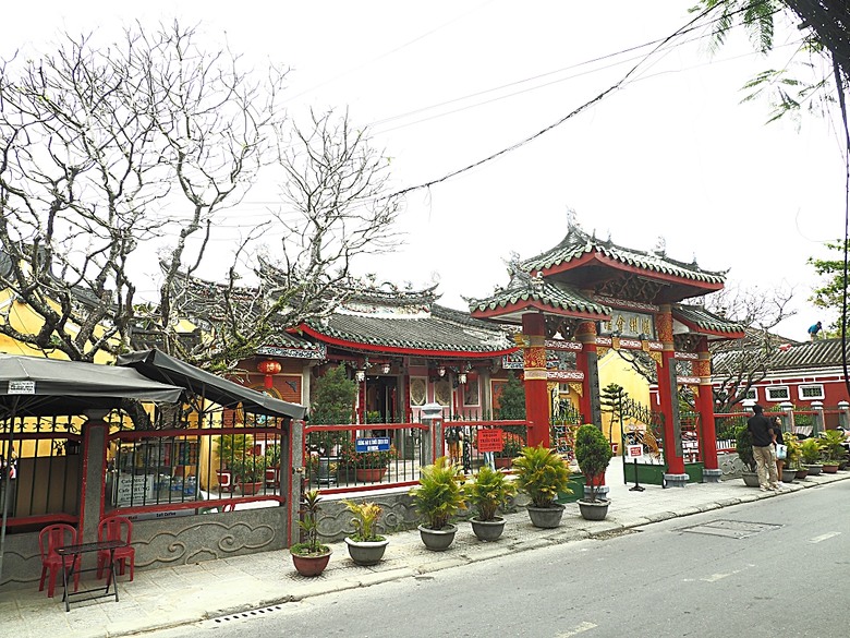 會安古鎮 (來遠橋、Faifo Coffee、華人會館群)、會安夜市、在地美食HOME Hoi An 餐廳、秋盆河乘船放水燈 — 2025年越南峴港、會安、美山、順化、巴拿山 — 聯合國世界文化遺產及遊樂園之六日悠遊 第一回