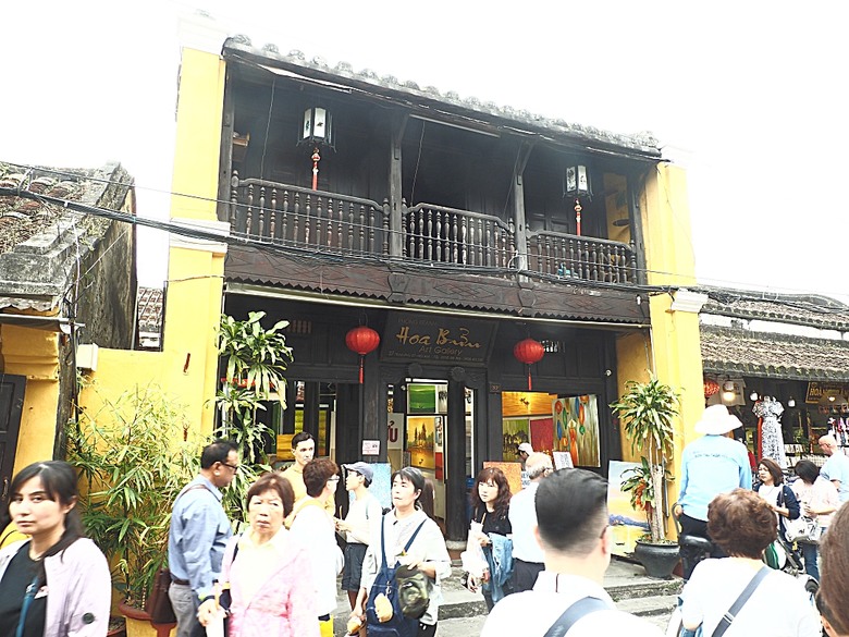 會安古鎮 (來遠橋、Faifo Coffee、華人會館群)、會安夜市、在地美食HOME Hoi An 餐廳、秋盆河乘船放水燈 — 2025年越南峴港、會安、美山、順化、巴拿山 — 聯合國世界文化遺產及遊樂園之六日悠遊 第一回