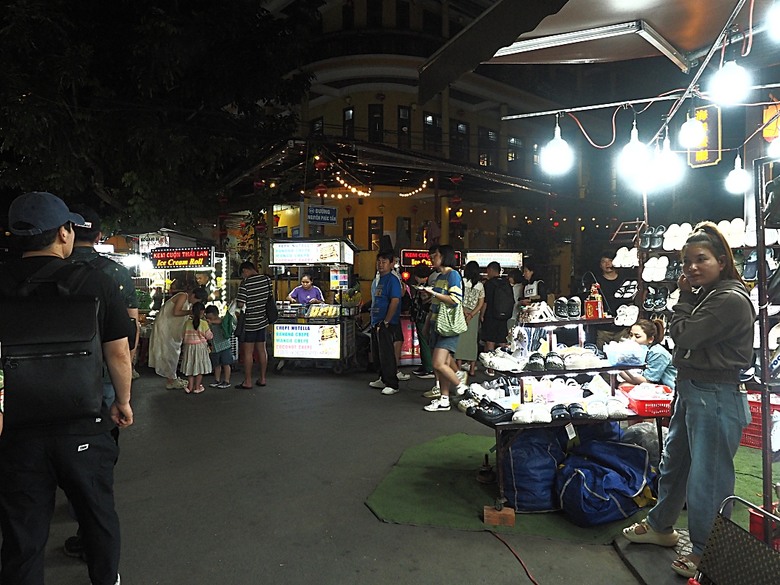 會安古鎮 (來遠橋、Faifo Coffee、華人會館群)、會安夜市、在地美食HOME Hoi An 餐廳、秋盆河乘船放水燈 — 2025年越南峴港、會安、美山、順化、巴拿山 — 聯合國世界文化遺產及遊樂園之六日悠遊 第一回